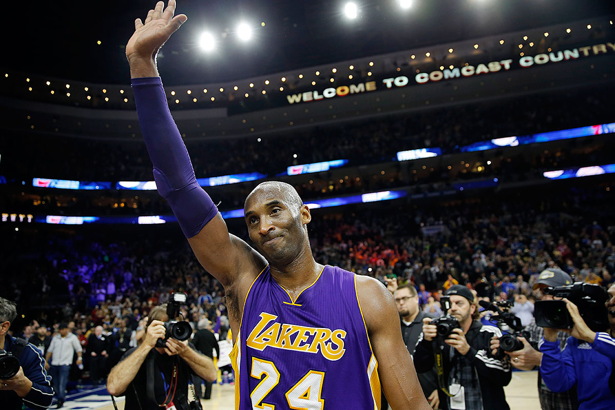 Kobe takes bow as Philly, for once, shows him love