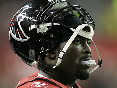 Michael Vick facing Atlanta Falcons for 1st time as Philadelphia