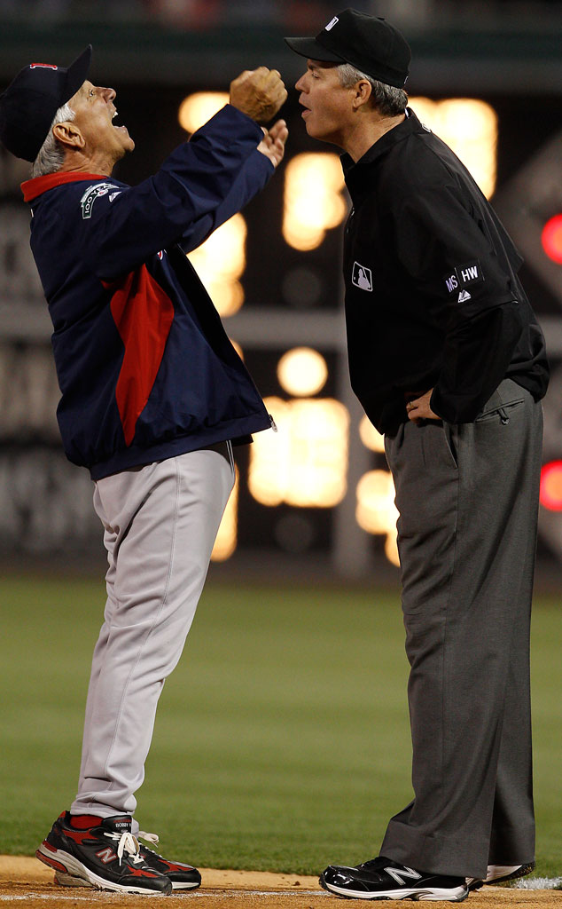 Charlie Manuel of Philadelphia Phillies, umpire Bob Davidson