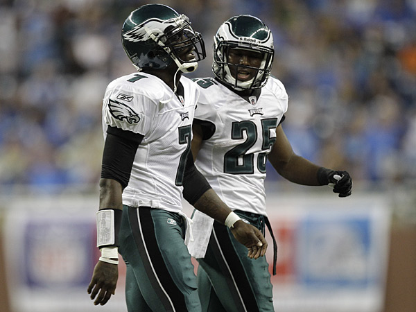 Analysis: Eagles Offense Was Cruising Before Vick's Quad Injury