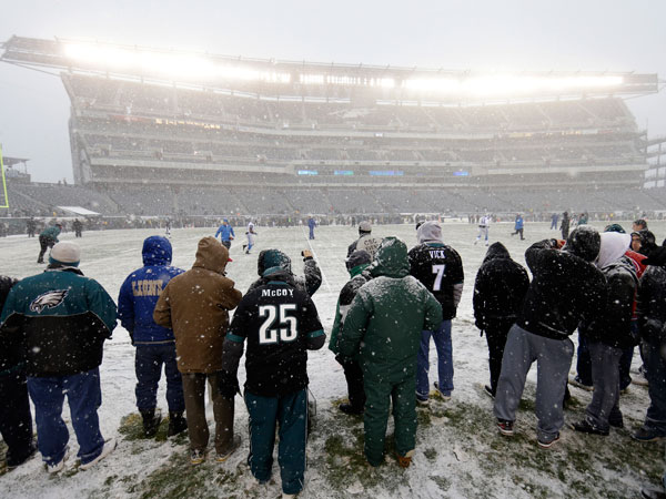 Snow wreaking havoc on Eagles-Lions game, several other games in