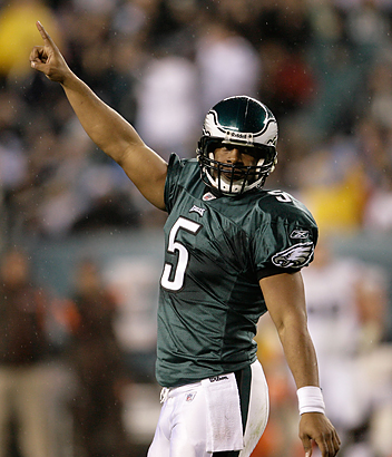 Donovan McNabb celebrates his touchdown pass to Greg Lewis.  (Yong Kim/Staff Photographer)