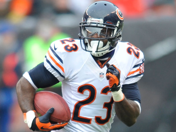 Chicago Bears wide receiver Devin Hester (23) carries the ball against the  Cleveland Browns in the