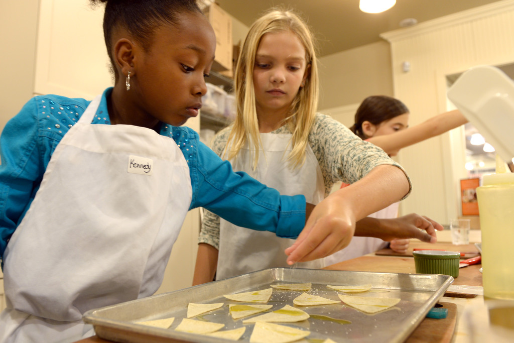 New York Jets on X: The rookies in cooking class was pure entertainment 