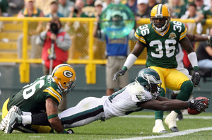 Jason Avant stretches for second-quarter TD, between Packers Nick Barnett (left) and Nick Collins.