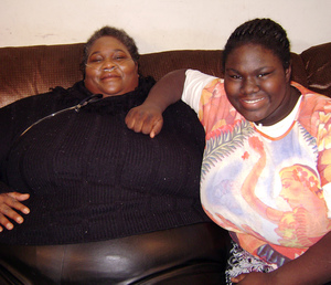 "American Idol" contestant, 16-year-old Temptresse Browne (right) with her mother, Diane, in their South Philadelphia home.