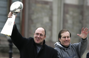 Scott Pioli and Bill Belichick at Patriots' parade after Super Bowl victory over Eagles.