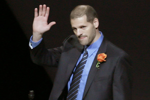 "I keep being told that I was different," says former Flyer Ron Hextall, an aggressor in the nets. Hextall waved to the crowd honoring his induction into the team's Hall of Fame last week.