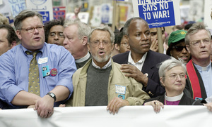 Scheider (center), who died Sunday, was an anti-war activist, as here at a 2003 march in New York.