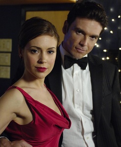 Alyssa Milano stars with Jason Gedrick in "Wisegal."