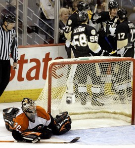Flyers goalie Antero Niittymaki can't stop a shot by the Pittsburgh Penguins' Evgeni Malkin (left at rear). The second-period goal, Malkin's second, made the score 4-1.