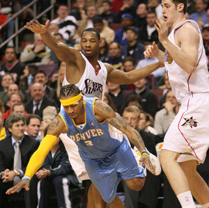 Allen Iverson dives for loose ball with Sixers defending during his return to Wachovia Center.