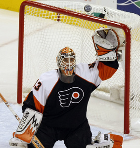 Flyers' Martin Biron makes a third-period save against the Washington Capitals.