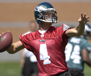 Kevin Kolb throws during the Eagles minicamp.