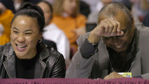 Andscape - Dawn Staley honored her mentor, late Temple University head  coach John Chaney, during South Carolina Women's Basketball's game against  UConn last night 🙏🏽