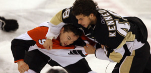 Flyers' Scottie Upshall and Penguins' Tyler Kennedy mix it up in first period of Game 2.