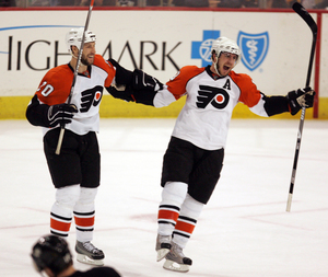 Mike Richards (right) celebrates his goal in the second period of Game 2 with R.J. Umberger. Richards has three of the Flyers' four goals against Pittsburgh.