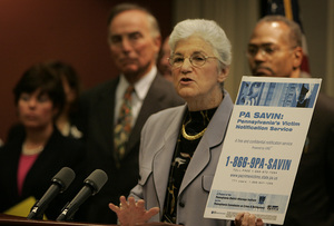 District Attorney Lynne Abraham holds a news conference at her office in Center City yesterday to discuss a new program that will keep crime victims informed of inmates' statuses.