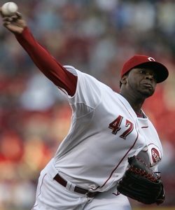 Reds pitcher Johnny Cueto delivers against Indians.