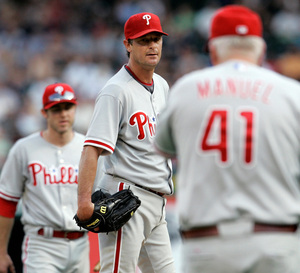 Chase Utley, Charlie Manuel come to mound to talk to Jamie Moyer.