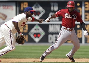 Phils first baseman Ryan Howard chases Orlando Hudson during seventh-inning rundown play.