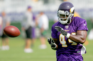 Ex-Eagles fullback Thomas Tapeh , originally from Liberia, can stay near his family now that he has a five-year contract with the Minnesota Vikings.
