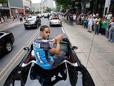 Receiver Chris Jackson claps as he rolls along Market Street near 7th Street as the Philadelphia Soul football team celebrated its Arena Bowl Championship with a motorcade along Market Street in Philadelphia on Thursday. The procession ended at City Hall with a victory celebration featuring Jon Bon Jovi. (David Maialetti / Philadelphia Daily News)