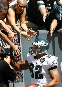 Tight end L.J. Smith received the fans' support after scoring against the Rams in the opener, at the Linc.