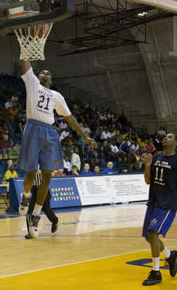 Jesse Morgan makes a dunk for the City boys´ team.