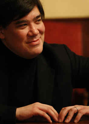 Alan Gilbert conducted the New York Philharmonic last week at Avery Fisher Hall.