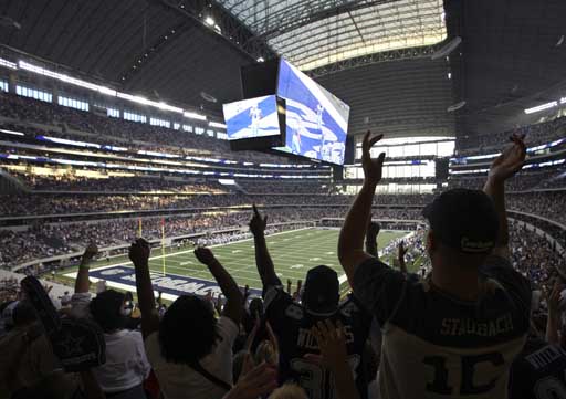 Cowboys' Jerry Jones gives fiery response to fans calling for shades or  curtains at AT&T Stadium