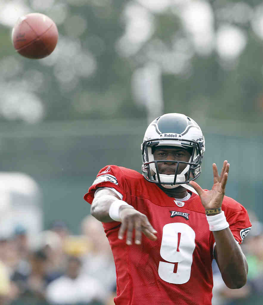 In Losing a Mentor in McNair, Vince Young Becomes One - The New