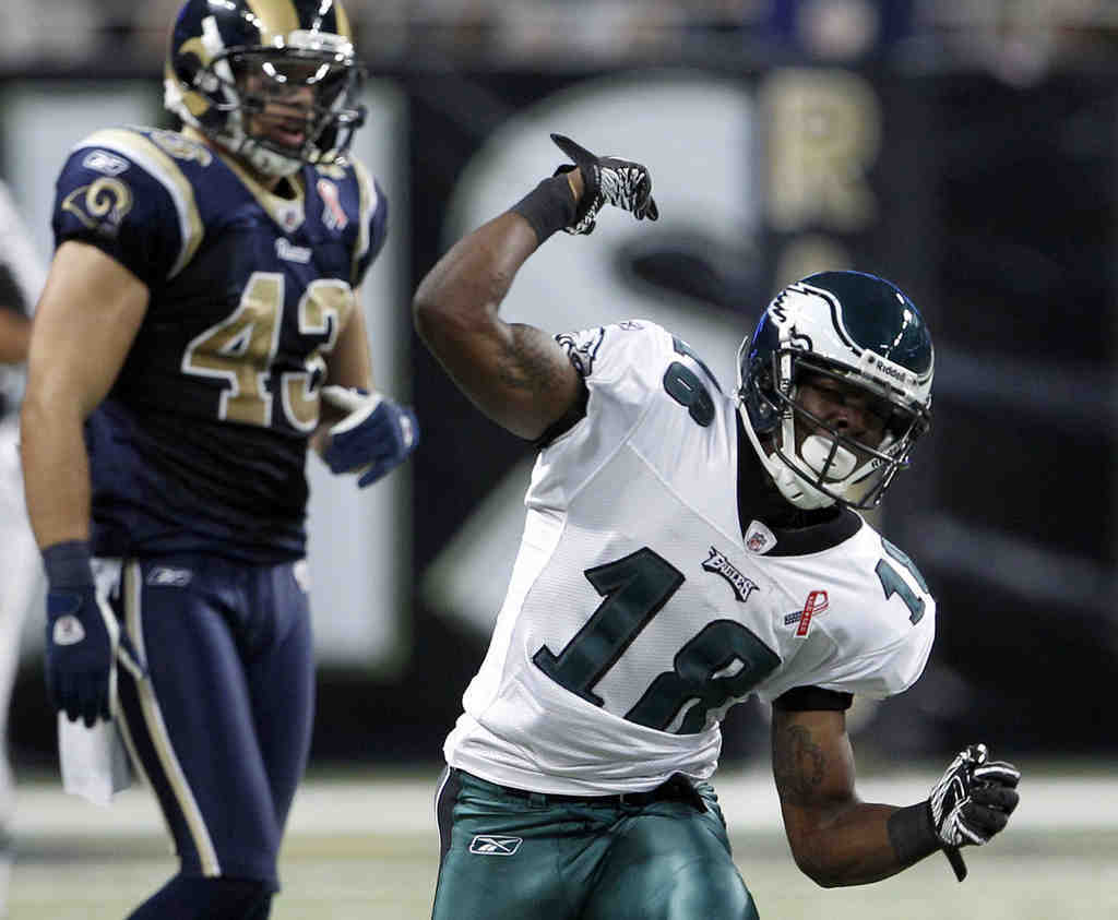 Michael Vick runs Eagles past Rams, 31-13