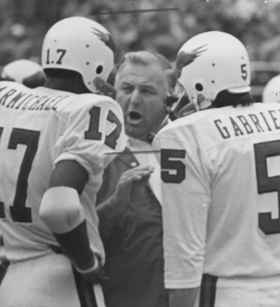 Pro Football Hall of Fame: After a long wait, former Eagles receiver Harold  Carmichael gets in