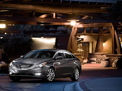 The 2012 Hyundai Sonata Hybrid is attractive and fairly roomy. And although it gets great mileage, its performance can be dicey. And its sound system was disappointing.