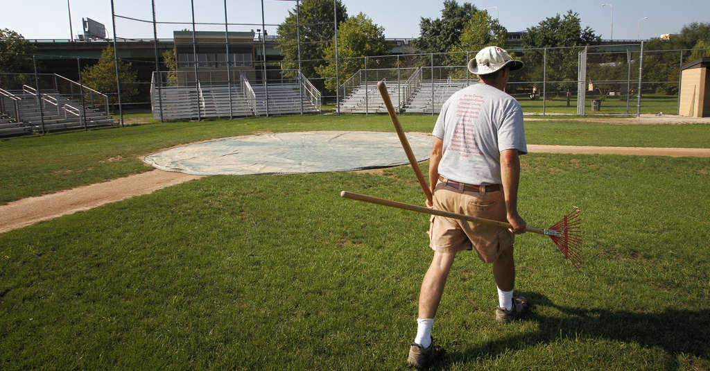 Stan Hochman: Writer sympathizes with umps