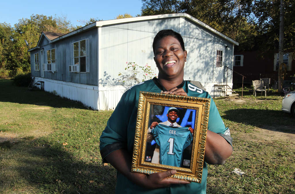 Fletcher Cox on favorite player growing up: 'I'm from Mississippiwe  don't have a home team'