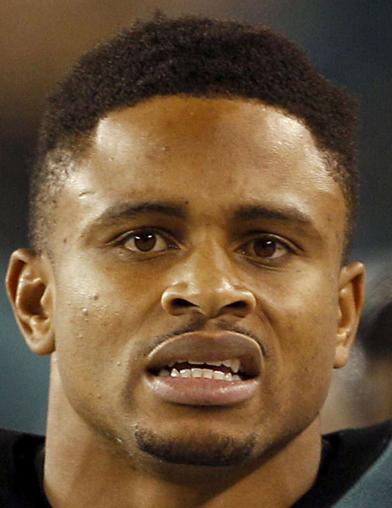 Eagles cornerback Nnamdi Asomugha receives Iba Award for humanitarian  efforts; team honored, too