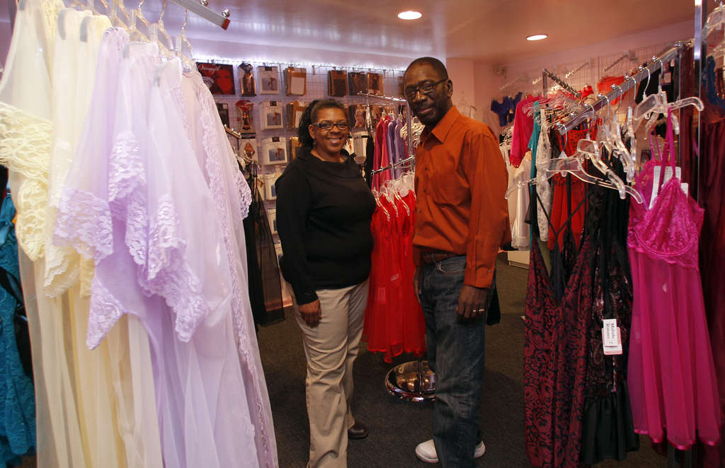 Jenice Armstrong Steve Harvey Show saves plus sized lingerie shop