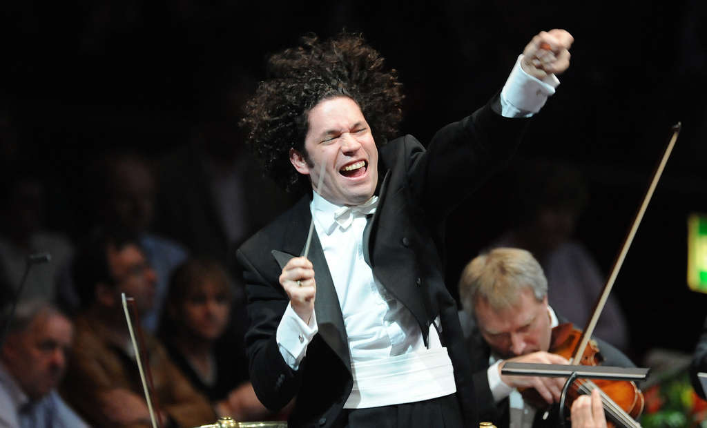 Dudamel Reunites With Simón Bolívar Symphony Orchestra - The New York Times