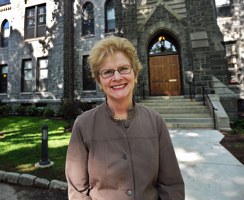 Bryn Mawr College president to step down in school s shortest tenure