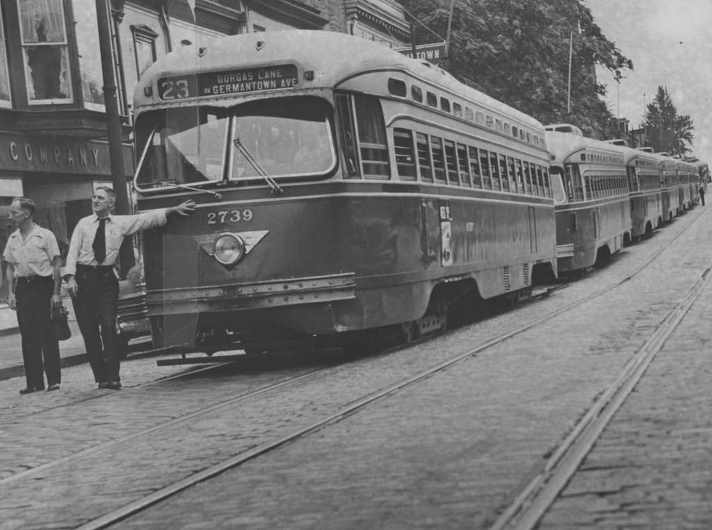 Vintage Railroadiana Trolley #9007 Pa Glossy Photograph of Electric Train leaving Norristown On 8/22/1964