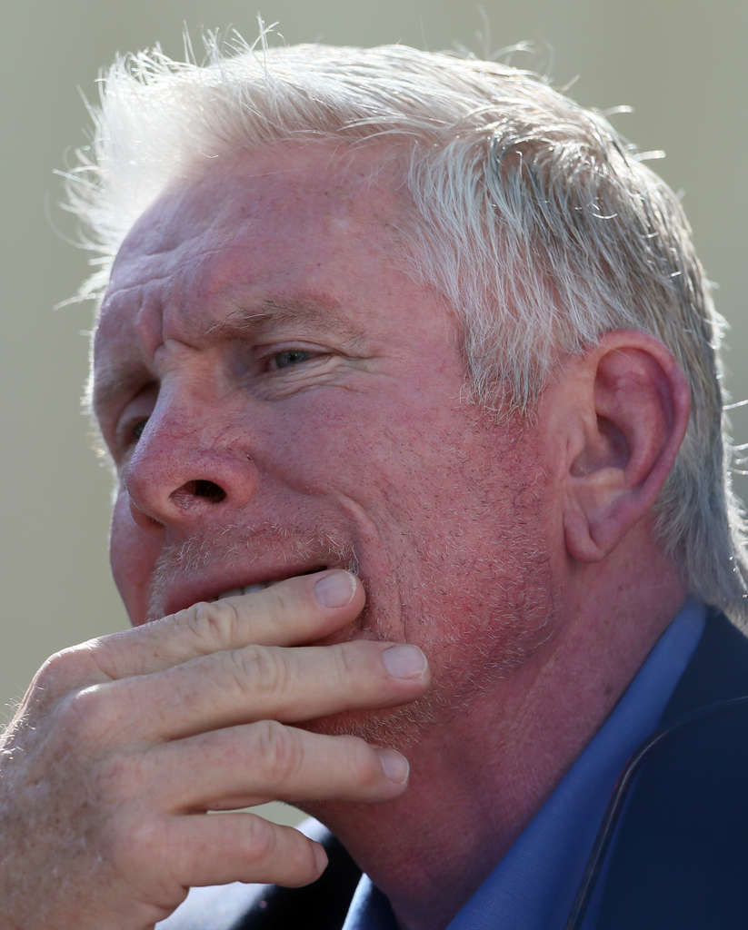 Mike Schmidt reveals he recently battled Stage III melanoma 