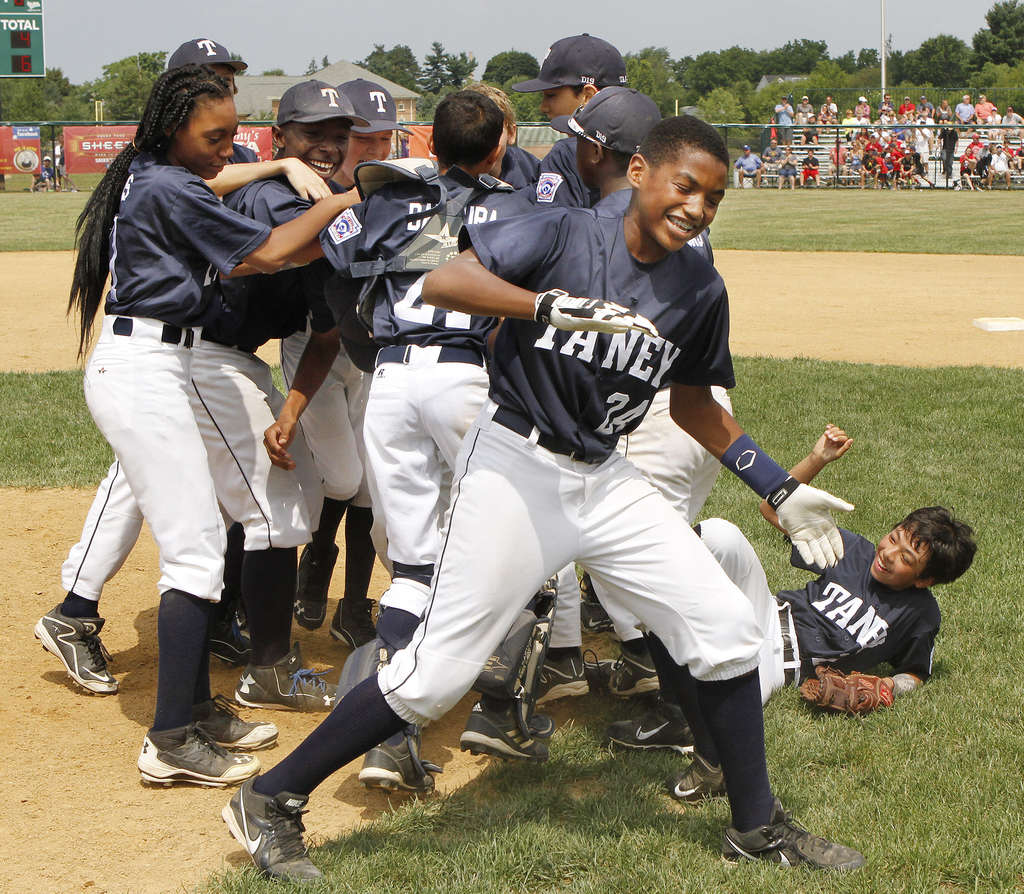 Taney Little Leaguers' bandwagon includes the Phillies