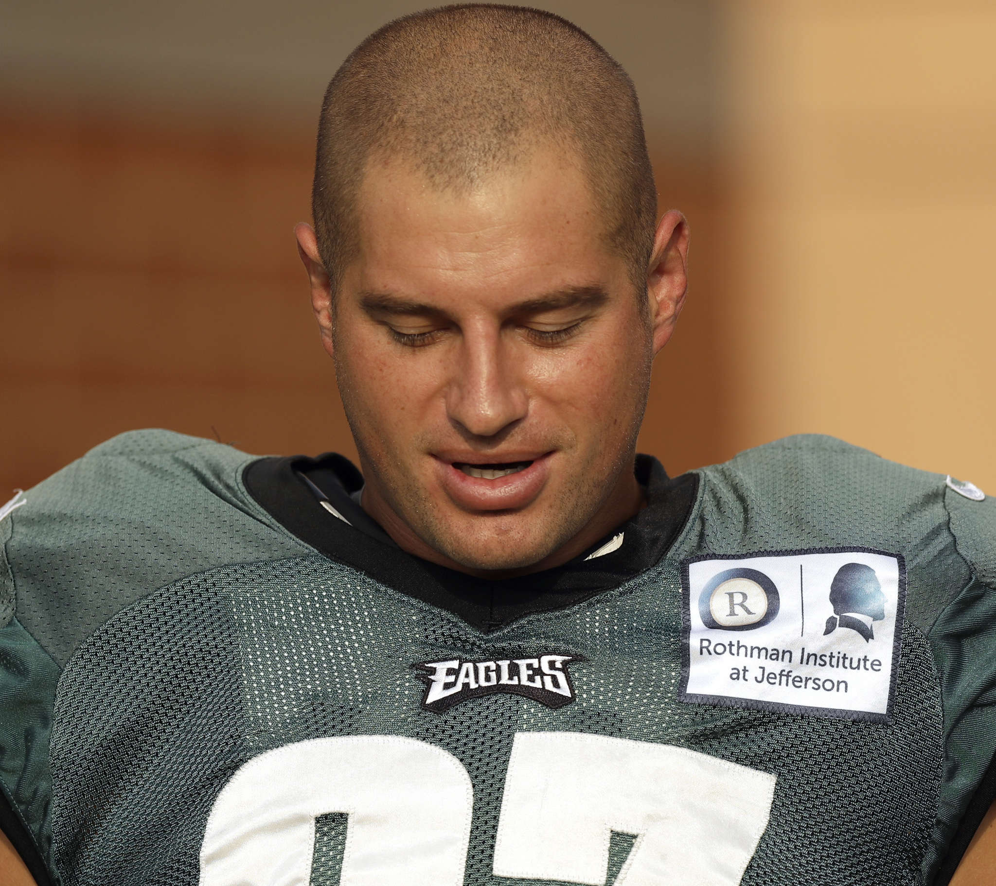 Domo: Eagles' Celek takes tough to another level