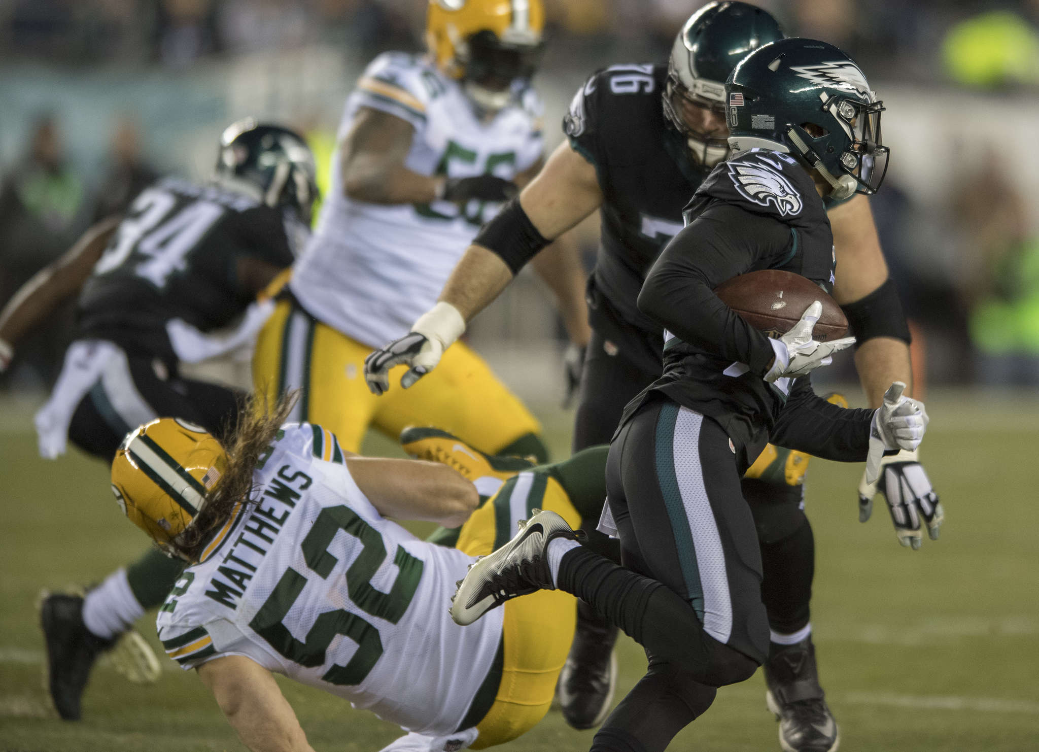 Green Bay Packers outside linebacker Clay Matthews (52) leaves the