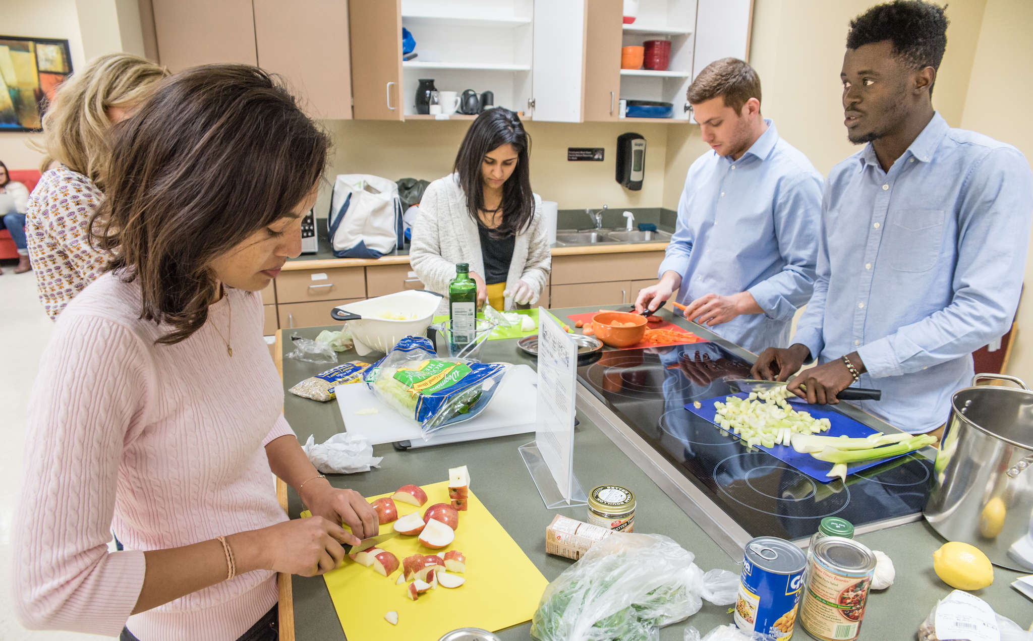 健康・医学 COOKING AT WITH PEDATHA Cooking at Home with Pedatha