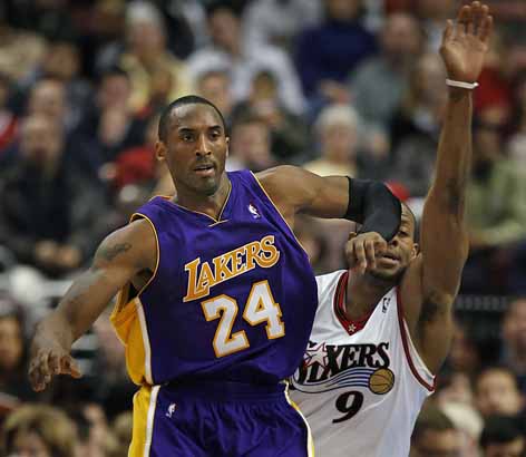 24/65 Kobe Bryant - LeBron James 2009-10 SP Game Used Star