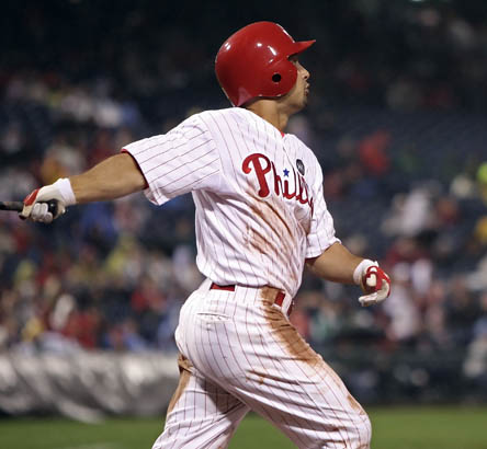 Shane Victorino injured in outfield collision with Raul Ibanez