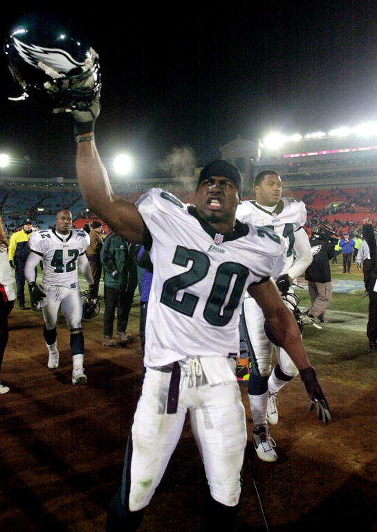 Ex-Eagle Dawkins humbled by jersey retirement on Sunday